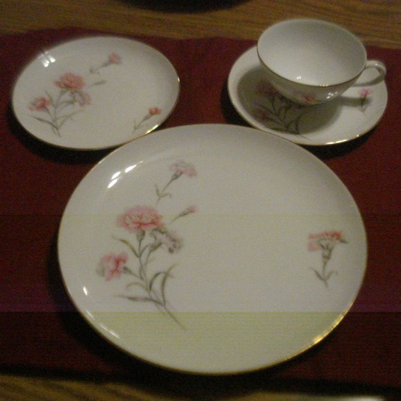 Royal Court Dining Royal Court Carnation Fine China Japan 6pc